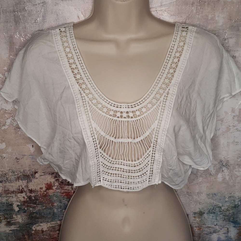 CREAM CROP TOP
